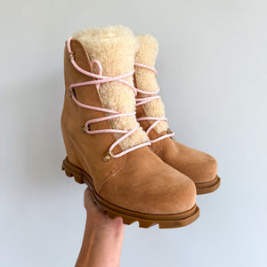 Sorel Joan of Arctic Wedge III Shearling Lace Up Snow Boots Tawny Buff 8.5