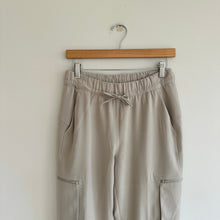 Load image into Gallery viewer, Lululemon Relaxed Mid-Rise Cargo Pant Raw Linen 4
