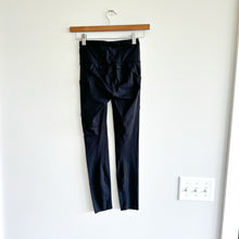 Load image into Gallery viewer, Lululemon Fast And Free 7/8 Tight Leggings Black 2

