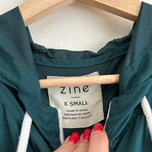 Load image into Gallery viewer, Zine 1/4 Zip Colorblock Hooded Windbreaker Jacket Green XS
