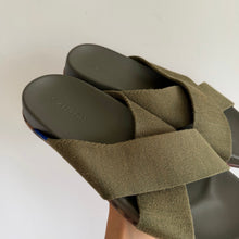 Load image into Gallery viewer, Rothy's Weekend Slide Crossing Strap Round Toe Flat Sandals Olive Green 9 NEW
