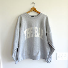 Load image into Gallery viewer, The Bar Varsity Logo Fiancé Crewneck Casual Pullover Sweatshirt Gray White XL

