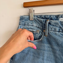 Load image into Gallery viewer, Good American Good Girlfriend Distressed Cropped Straight Jeans Blue 27
