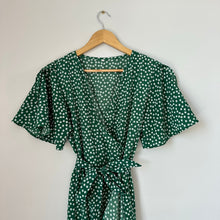 Load image into Gallery viewer, Daisy Print Short Sleeve Wrap Dress Green S
