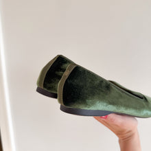 Load image into Gallery viewer, Birdies Heron Velvet Loafers Quilted Insole Flat Shoes Green 7.5
