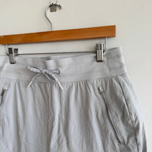 Load image into Gallery viewer, Athleta Trekkie North Mid Rise Drawcord Waist Activewear Skort Light Gray 6
