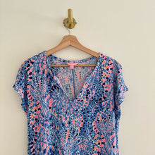 Load image into Gallery viewer, Lilly Pulitzer Duval Tic Tac Tile V-Neck Mini T-Shirt Dress Blue Pink S
