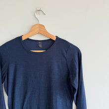 Load image into Gallery viewer, Beyond the Bump by Beyond Yoga Crew Neck Long Sleeve T-Shirt Blue M
