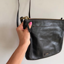 Load image into Gallery viewer, Fossil Pebbled Leather Zip-Around Crossbody Bag Black
