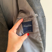 Load image into Gallery viewer, Brooks Brothers Lambswool Herringbone Single-Breasted Blazer Gray 43
