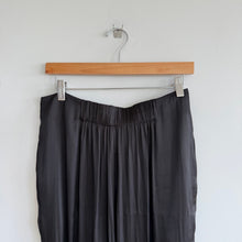 Load image into Gallery viewer, Z Supply Lisse Pleated Satin High Rise Wide Leg Pants Black L
