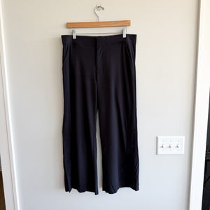 Athleta Tribeca Wide Elastic Waistband Cropped Wide Leg Pant Black 10T