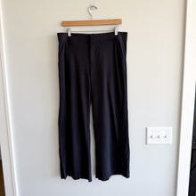 Load image into Gallery viewer, Athleta Tribeca Wide Elastic Waistband Cropped Wide Leg Pant Black 10T
