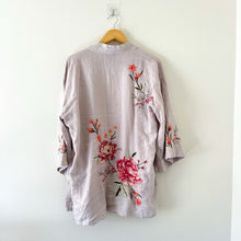 Load image into Gallery viewer, Johnny Was Vienna Linen Embroidered Floral 3/4 Sleeve Kimono Gray M
