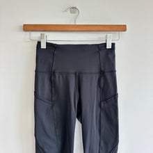Load image into Gallery viewer, Lululemon Fast And Free 7/8 Tight Leggings Black 2
