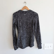 Load image into Gallery viewer, Lululemon Extra Mile Long Sleeve Jacquard Running Top Black 6
