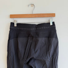 Load image into Gallery viewer, Lululemon Dance Studio Crop *25" Black 6
