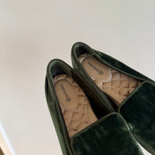 Load image into Gallery viewer, Birdies Heron Velvet Loafers Quilted Insole Flat Shoes Green 7.5
