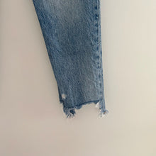 Load image into Gallery viewer, We The Free Good Times Relaxed Distressed Cropped Jeans Blue 25
