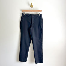 Load image into Gallery viewer, Lululemon On The Move Pant Black 6
