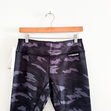 Load image into Gallery viewer, LIVESORE Camo Printed Performance Leggings L

