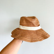 Load image into Gallery viewer, Madewell Packable Braided Straw Hat in Warm Nutmeg
