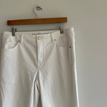 Load image into Gallery viewer, Chico&#39;s The So Slimming Girlfriend Crop Jeans White 1
