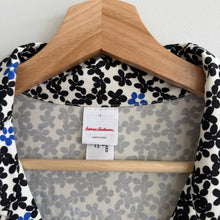 Load image into Gallery viewer, Hanna Andersson Short Sleeve HannaSoft Pajama Top Black Flowers on Ecru L
