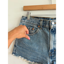 Load image into Gallery viewer, Levi's 505 Cotton Denim Mid Rise Raw Hem Casual Cut-Off Shorts Blue 32
