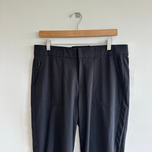 Load image into Gallery viewer, Athleta Tribeca Utility Crop Pant Black 10 NWT
