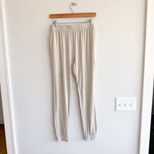 Load image into Gallery viewer, Kyte Baby Ribbed Texture Pull On Elastic Waistband Ankle Jogger Beige M
