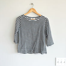 Load image into Gallery viewer, ALLUDE Striped 3/4 Sleeve T-Shirt Top Gray White M
