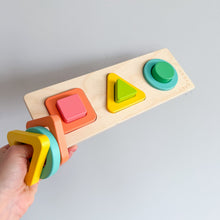 Load image into Gallery viewer, Lovevery The Realist Play Kit 19 To 21 Months Geo Shapes Puzzle
