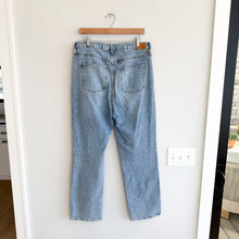 Load image into Gallery viewer, Unpublished Denim High Rise Pockets Button-Fly Straight Jeans Blue 32
