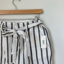 Load image into Gallery viewer, Sanctuary The Artist Island High Rise Casual Paperbag Shorts White/Black 27 NWT
