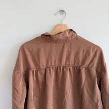 Load image into Gallery viewer, Cloth &amp; Stone Lyocell Long Sleeve Button Up Shirt Brown L
