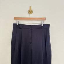 Load image into Gallery viewer, Lafayette 148 NY Wyatt High-Rise Pleated Cropped Pants Navy Blue 10
