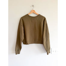 Load image into Gallery viewer, Girlfriend Collective Crewneck Long Sleeve Cropped Pullover Sweatshirt Green M

