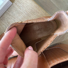 Load image into Gallery viewer, Madewell The Ainsley Leather Chelsea Boot in English Saddle 7.5
