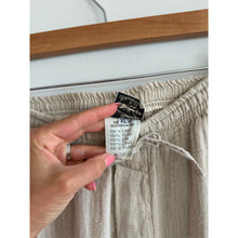 Load image into Gallery viewer, La Bottega di Brunella Linen Drawcord Waist Cargo Shorts Cream XL
