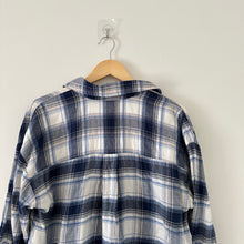 Load image into Gallery viewer, Madewell Flannel Long-Sleeve Boxy Plaid Button Up Shirt Blue S
