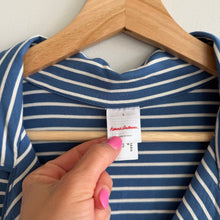Load image into Gallery viewer, Hanna Andersson Striped Short Sleeve HannaSoft Pajama Top Elemental Blue L
