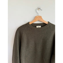 Load image into Gallery viewer, Tuckernuck Everyday Crewneck Knit Long Sleeve Pullover Sweater Green S
