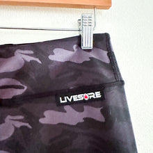 Load image into Gallery viewer, LIVESORE Camo Printed Performance Leggings L
