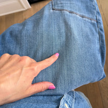 Load image into Gallery viewer, Kut From The Kloth Meg Raw Hem High Rise Ankle Wide Leg Jeans Blue 10
