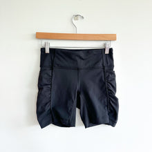Load image into Gallery viewer, Lululemon Speed Track Ruched Biker Shorts Black 4
