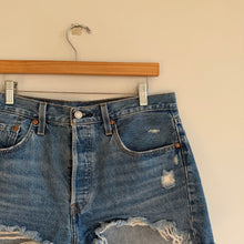 Load image into Gallery viewer, Levi's 501 Distressed Denim Cut-Off Shorts Blue 31

