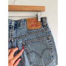 Load image into Gallery viewer, Levi's 505 Cotton Denim Mid Rise Raw Hem Casual Cut-Off Shorts Blue 32
