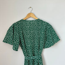 Load image into Gallery viewer, Daisy Print Short Sleeve Wrap Dress Green S
