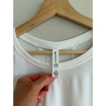 Load image into Gallery viewer, Athleta Momentum Seamless Long Sleeve Crew Neck Activewear Top White L NWT
